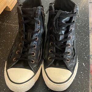 Leather Converse All Star high tops size 6 , which coverts to  size 8 womens